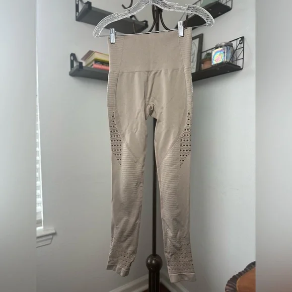 GYMSHARK energy leggings, 10 women’s size 4 no size tag no material tag - Picture 3 of 7